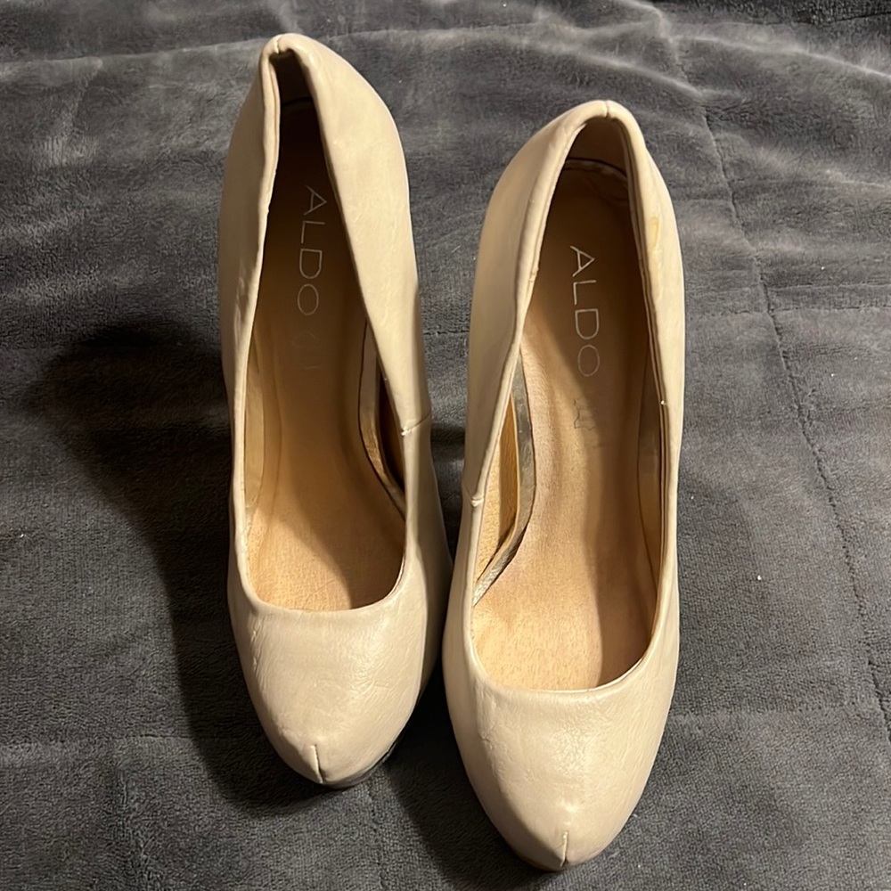 Aldo tan heels with gold. Worn twice. No box